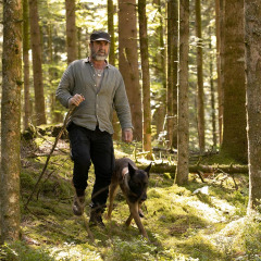 Tournage "Le voyageur", épisode 4 "Le village assassiné", réalisé par Stéphanie Murat. Avec Eric Cantona