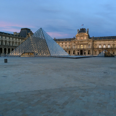 La pyramide, Paris